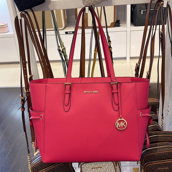 Michael Kors Gilly Large Drawstring Travel Leather Top Zip Tote
Carmine Pink
NWT - Picture 16 of 16